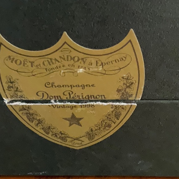empty 1998 Dom Perignon bottle & box - Picture 4 of 14
